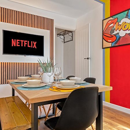 Exclusive Town Centre Home, Free Parking, Walk To Train Station, Near Airport, Luxury Stay, Garden, Pop Art Decor Luton  Exterior photo