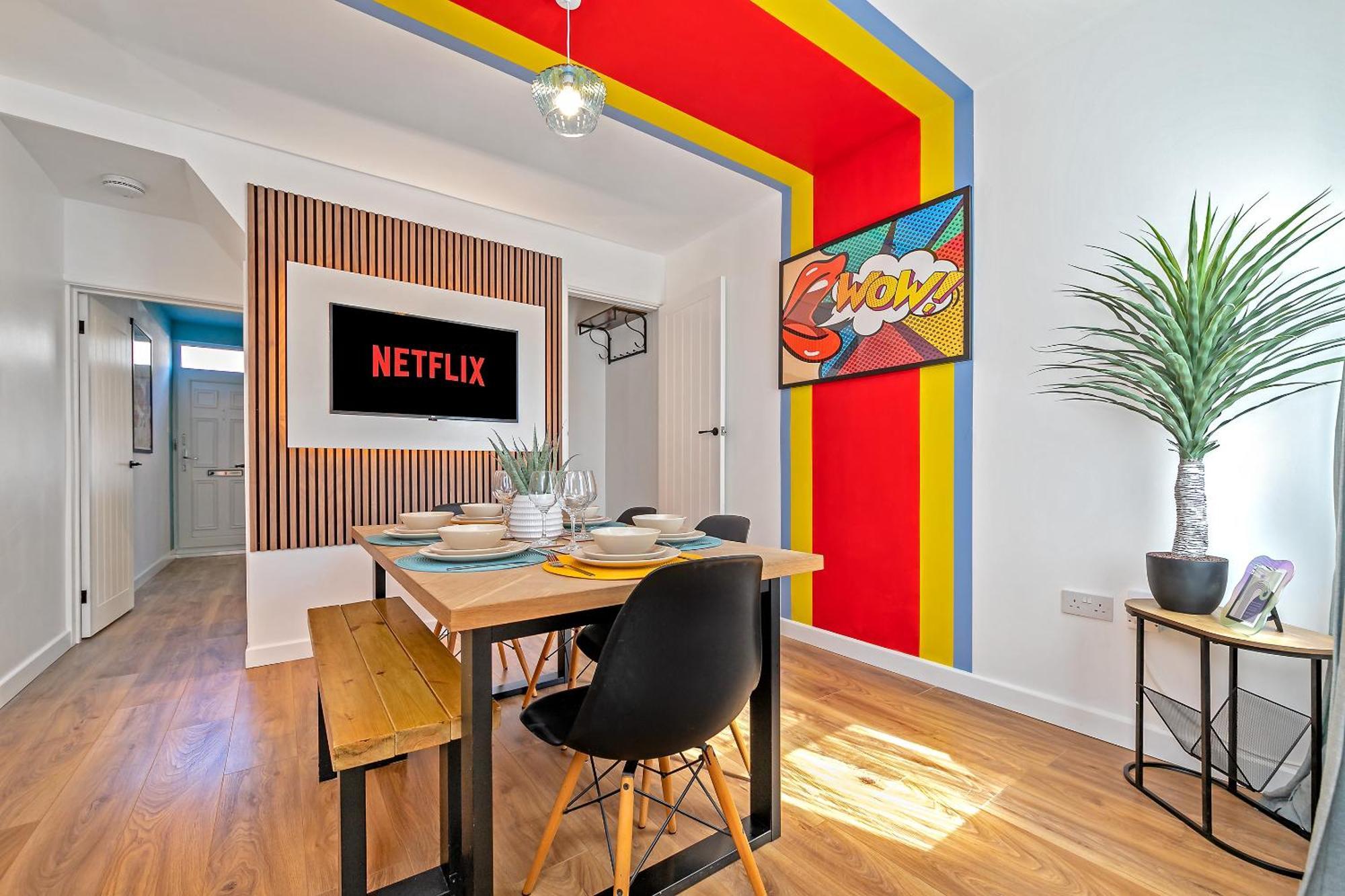 Exclusive Town Centre Home, Free Parking, Walk To Train Station, Near Airport, Luxury Stay, Garden, Pop Art Decor Luton  Exterior photo