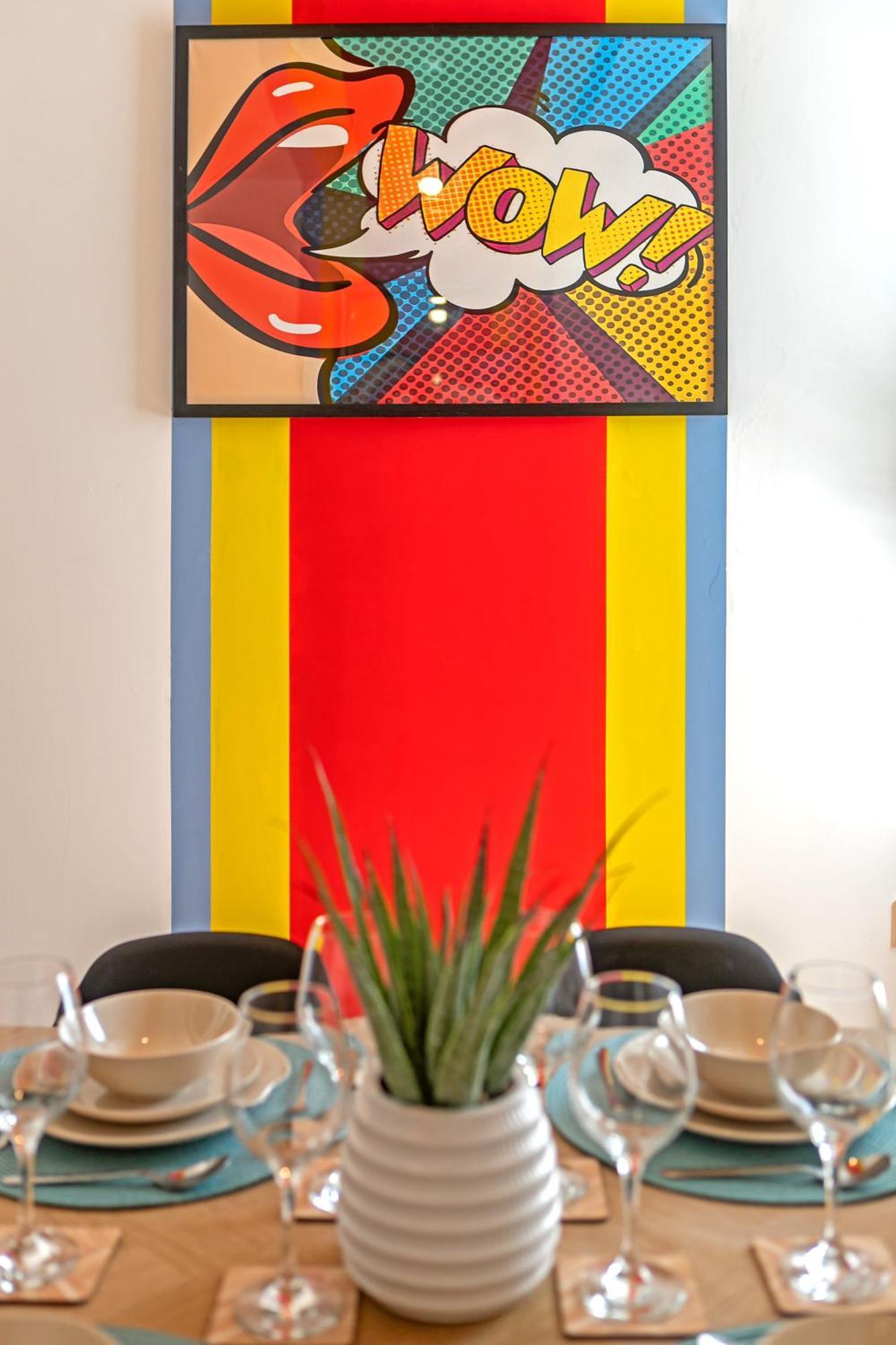 Exclusive Town Centre Home, Free Parking, Walk To Train Station, Near Airport, Luxury Stay, Garden, Pop Art Decor Luton  Exterior photo