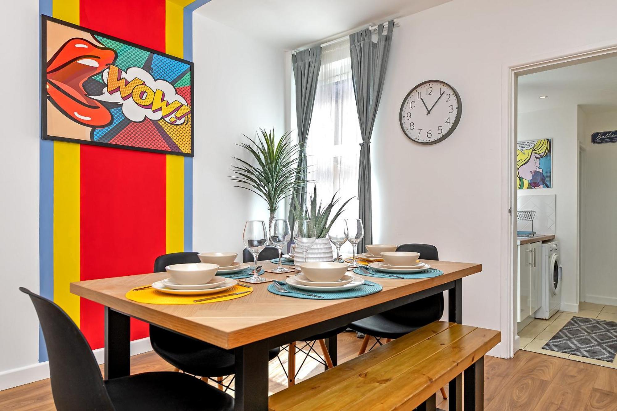 Exclusive Town Centre Home, Free Parking, Walk To Train Station, Near Airport, Luxury Stay, Garden, Pop Art Decor Luton  Exterior photo
