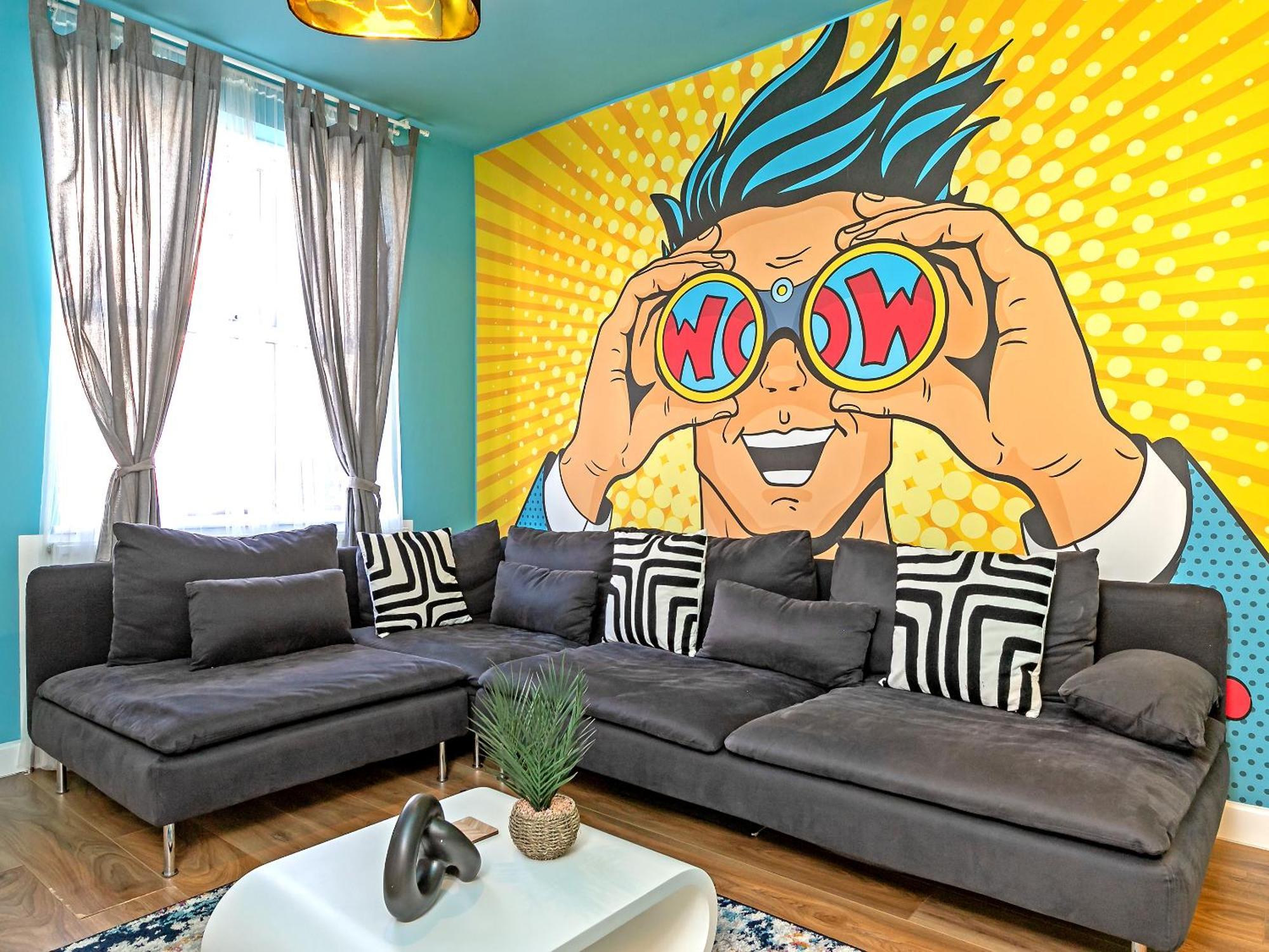 Exclusive Town Centre Home, Free Parking, Walk To Train Station, Near Airport, Luxury Stay, Garden, Pop Art Decor Luton  Exterior photo