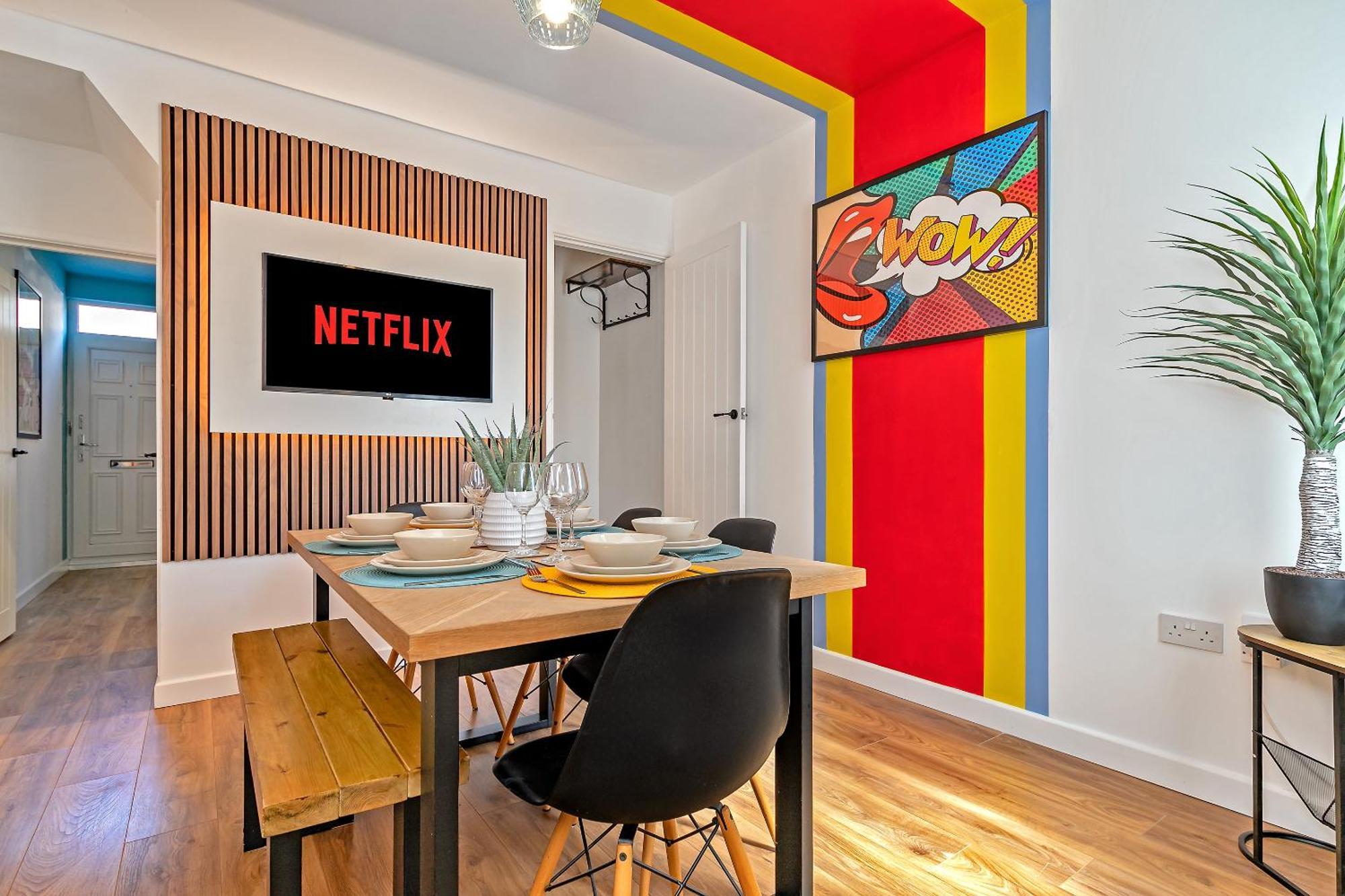 Exclusive Town Centre Home, Free Parking, Walk To Train Station, Near Airport, Luxury Stay, Garden, Pop Art Decor Luton  Exterior photo