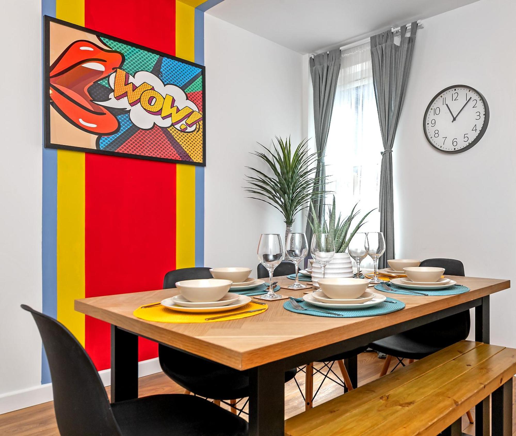 Exclusive Town Centre Home, Free Parking, Walk To Train Station, Near Airport, Luxury Stay, Garden, Pop Art Decor Luton  Exterior photo