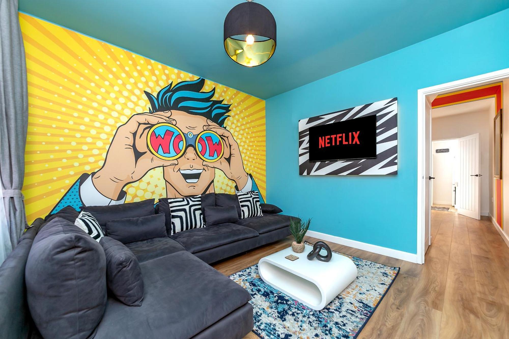 Exclusive Town Centre Home, Free Parking, Walk To Train Station, Near Airport, Luxury Stay, Garden, Pop Art Decor Luton  Exterior photo