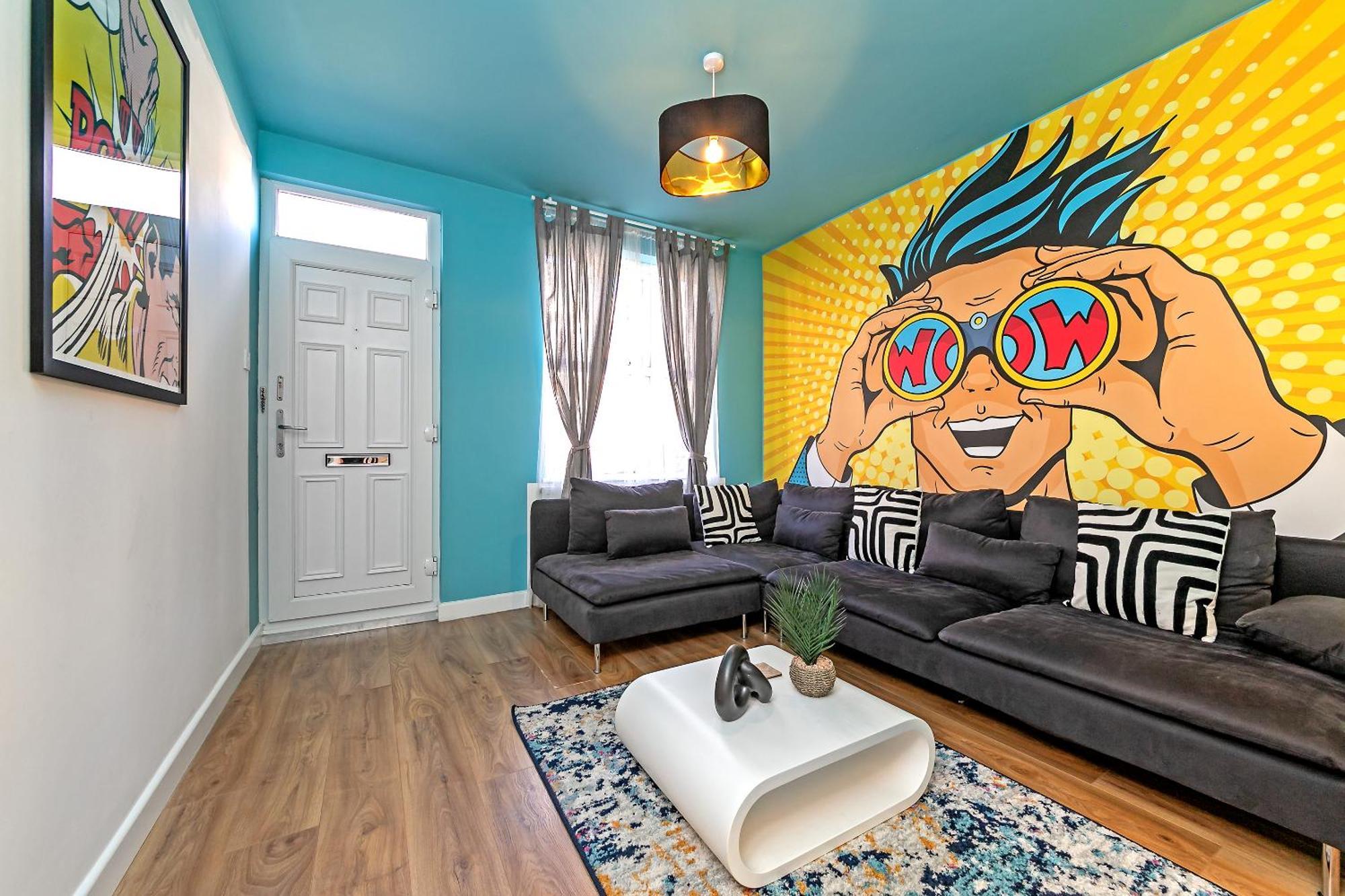 Exclusive Town Centre Home, Free Parking, Walk To Train Station, Near Airport, Luxury Stay, Garden, Pop Art Decor Luton  Exterior photo
